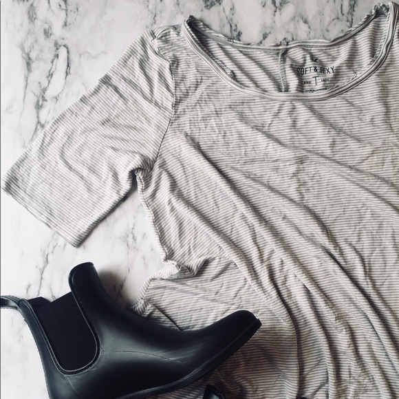 American Eagle Outfitters ~ Soft and Sexy T - Picture 2 of 7